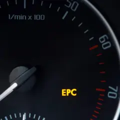 Żółta kontrolka EPC na desce rozdzielczej. Co to znaczy? Awaria silnika lub układu sterowania.