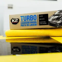 K2 Turbo pasta do lakieru i żółta mikrofibra – idealny zestaw, by ręcznie wypolerować auto.