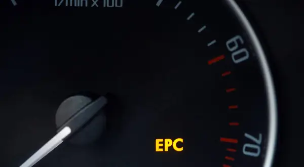 Żółta kontrolka EPC na desce rozdzielczej. Co to znaczy? Awaria silnika lub układu sterowania.