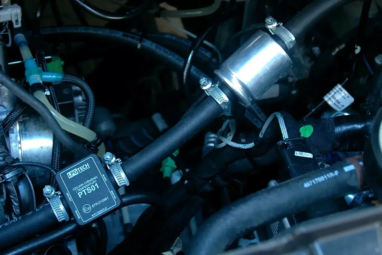 Uszkodzony map sensor LPG objawy mogą być widoczne na tym zdjęciu instalacji gazowej.